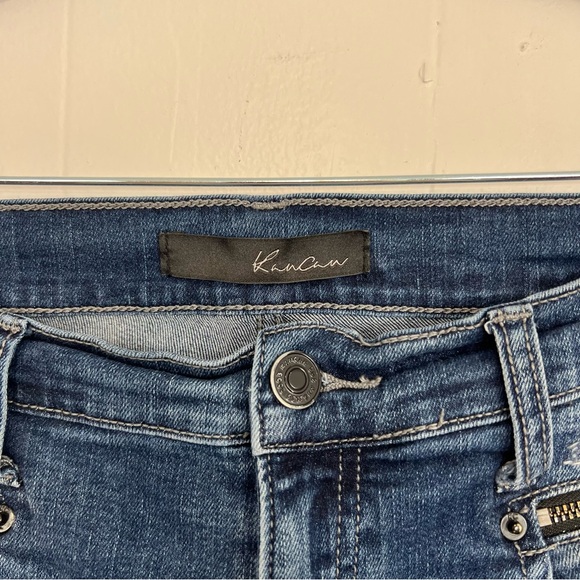 81. KanCan Skinny Jeans Size 26 Zip Pockets Distressed Dark Wash Stretch - Picture 3 of 4